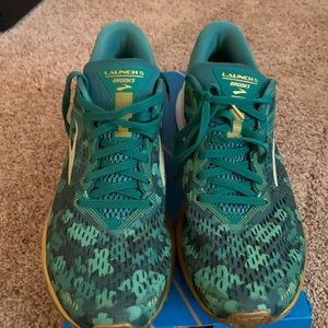 Men’s Brooks Size 10 Running Sneakers. Never worn